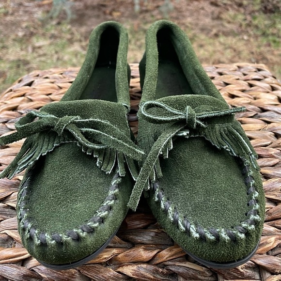Minnetonka Shoes - Minnetonka Forest Green Suede Leather Hard Sole Driving Moccasins Women size 5.5